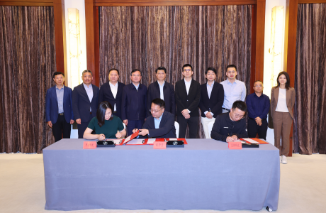 扬州市委书记王进健接见开途科技一行，双方签署合作框架协议，助力打造叉取机器人新高地