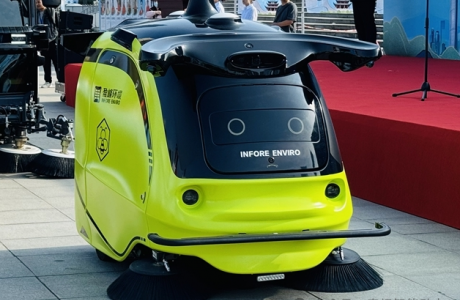 泰坦智能 | 无线充电赋能无人环卫：智慧城市的静默革命